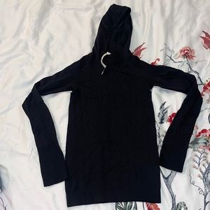 Women’s black lululemon fitted hoodie